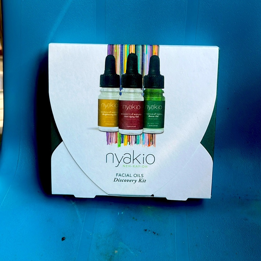 Nyakio Facial Oils Discovery Kit. Kit contains (3) .15 fl oz. bottles.